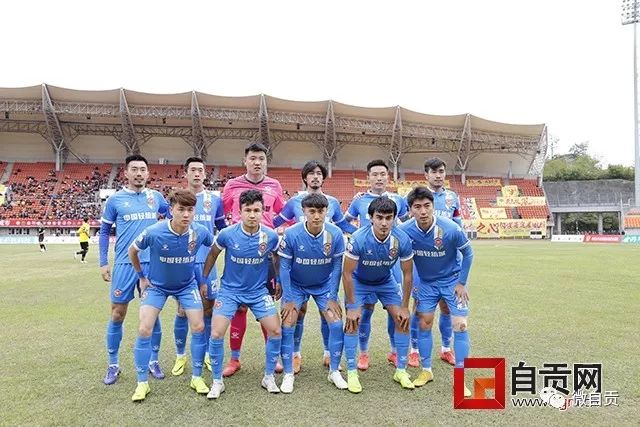 孔德违规戴项链上场 被助理裁判勒令摘除